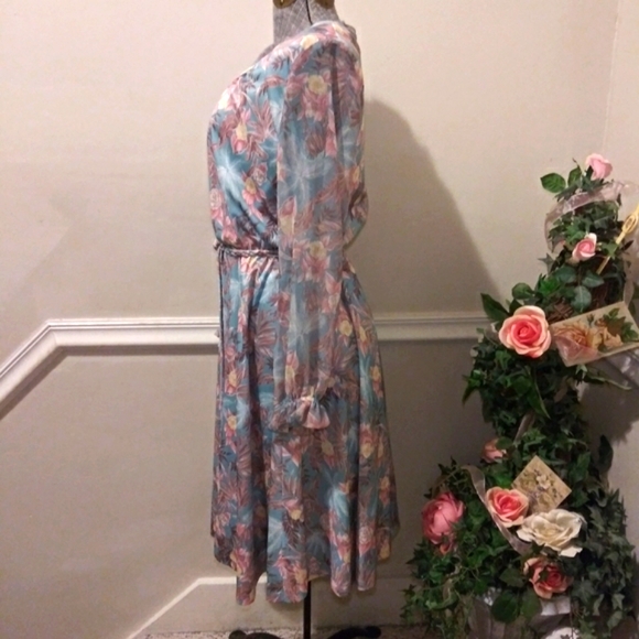 Vintage 1970's Lady Carol Blue Multi Tropical Floral, Sheer Sleeved Midi Dress - Picture 4 of 8